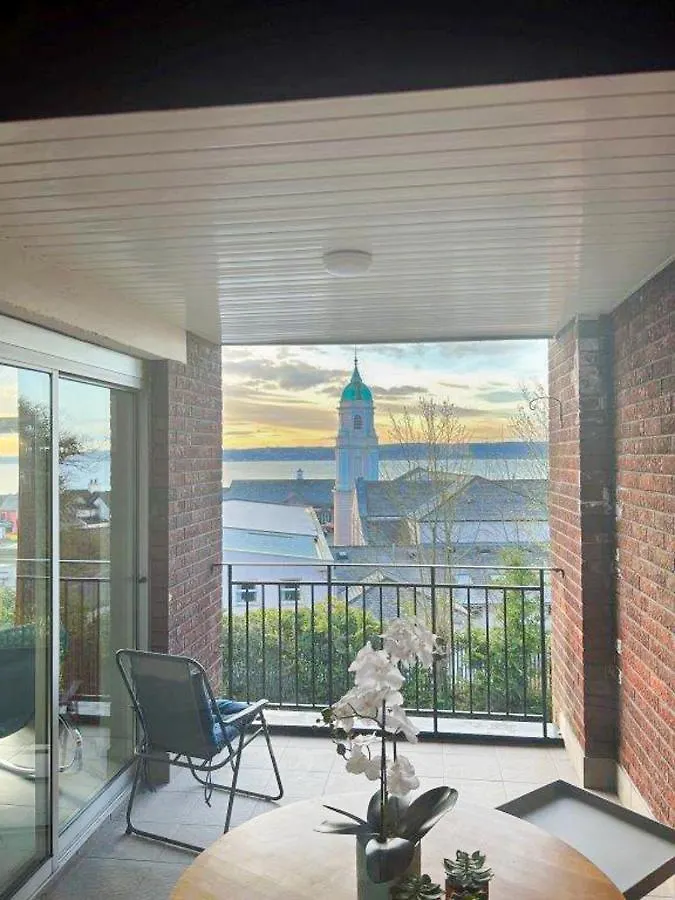 Modern Luxurious Apartment W/ Patio Balcony & View Jordanstown