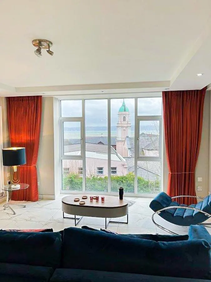 Modern Luxurious Apartment W/ Patio Balcony & View Jordanstown