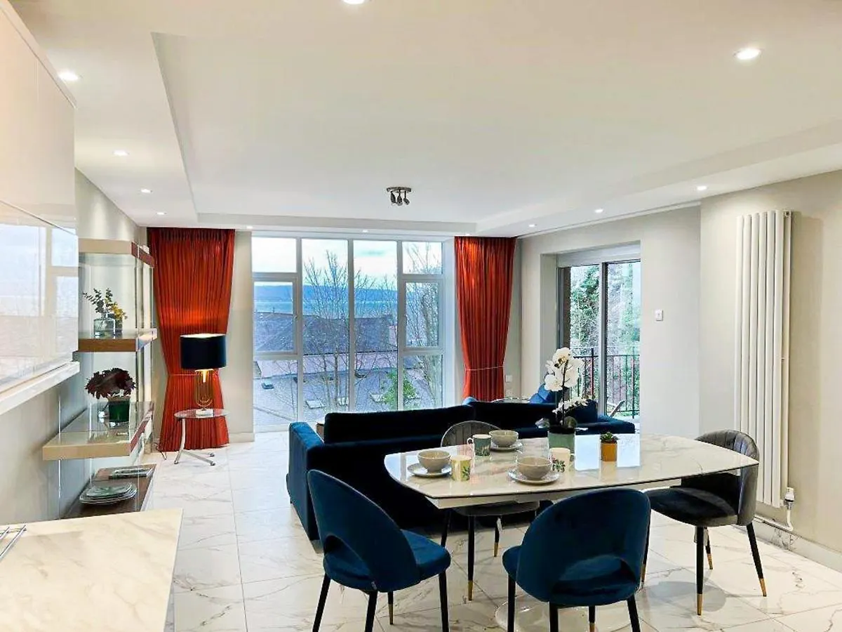 Modern Luxurious Apartment W/ Patio Balcony & View Jordanstown 0*,