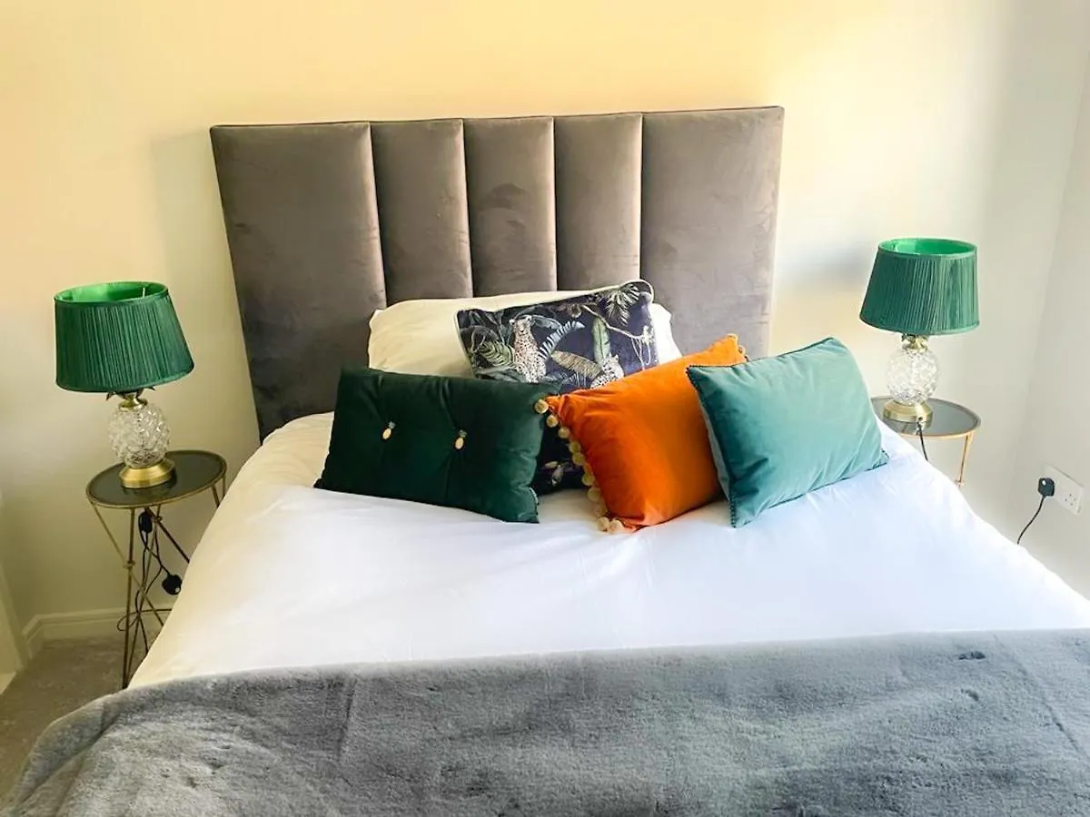 Modern Luxurious Apartment W/ Patio Balcony & View Jordanstown United Kingdom